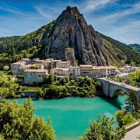 Tour De Babel Appartement Sisteron Buitenkant foto